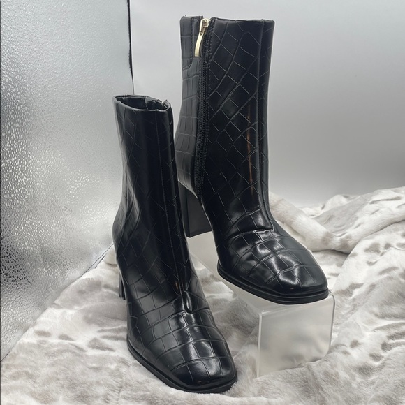 Nordstrom Rack Black Croc-Embossed ankle Boots block heel size 6 - Picture 2 of 7